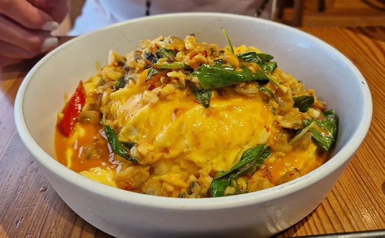 Baan Ying omelette